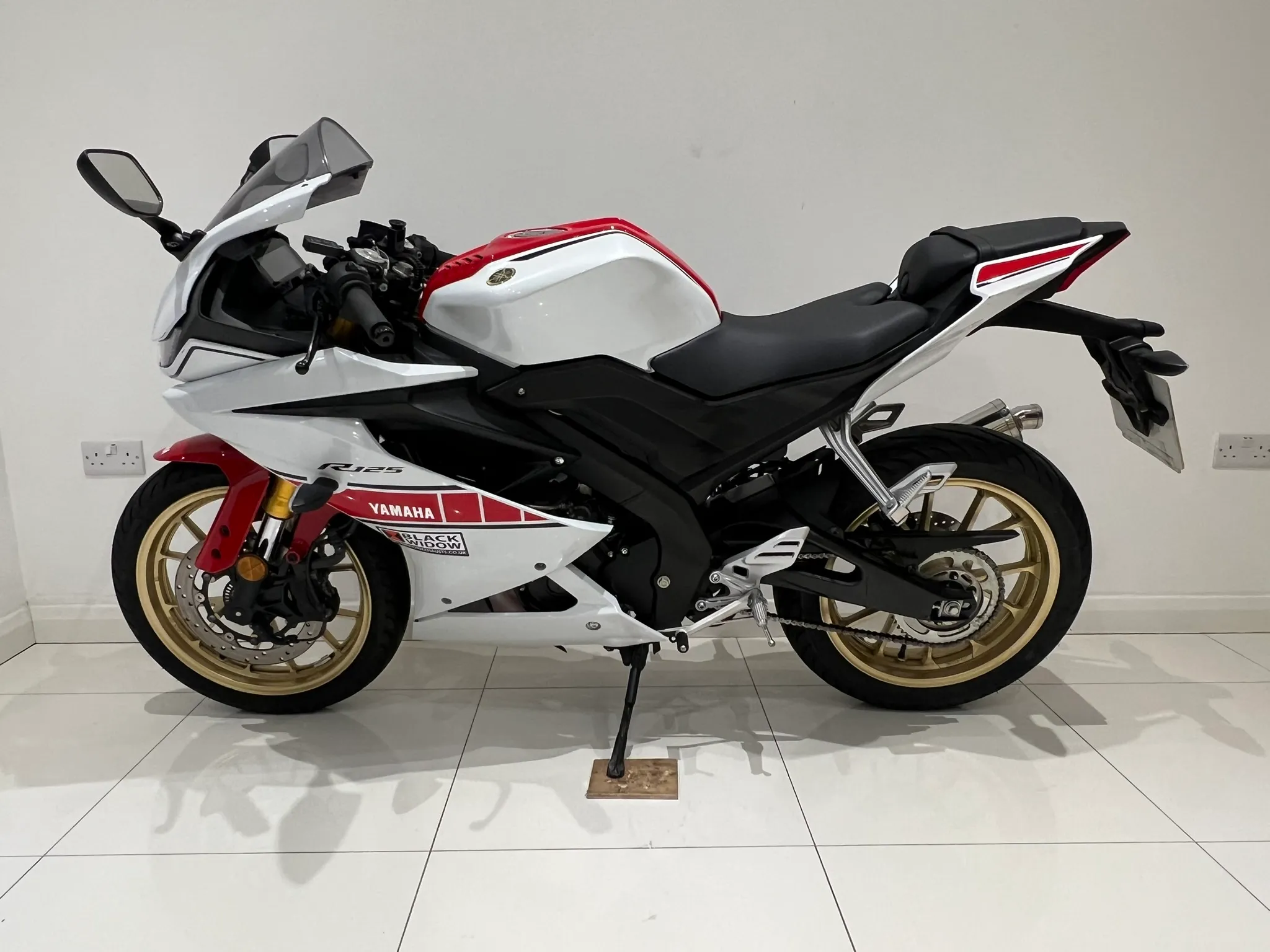 2022 Yamaha YZF-R125 ABS 60th Anniversary GP Edition — detail 2