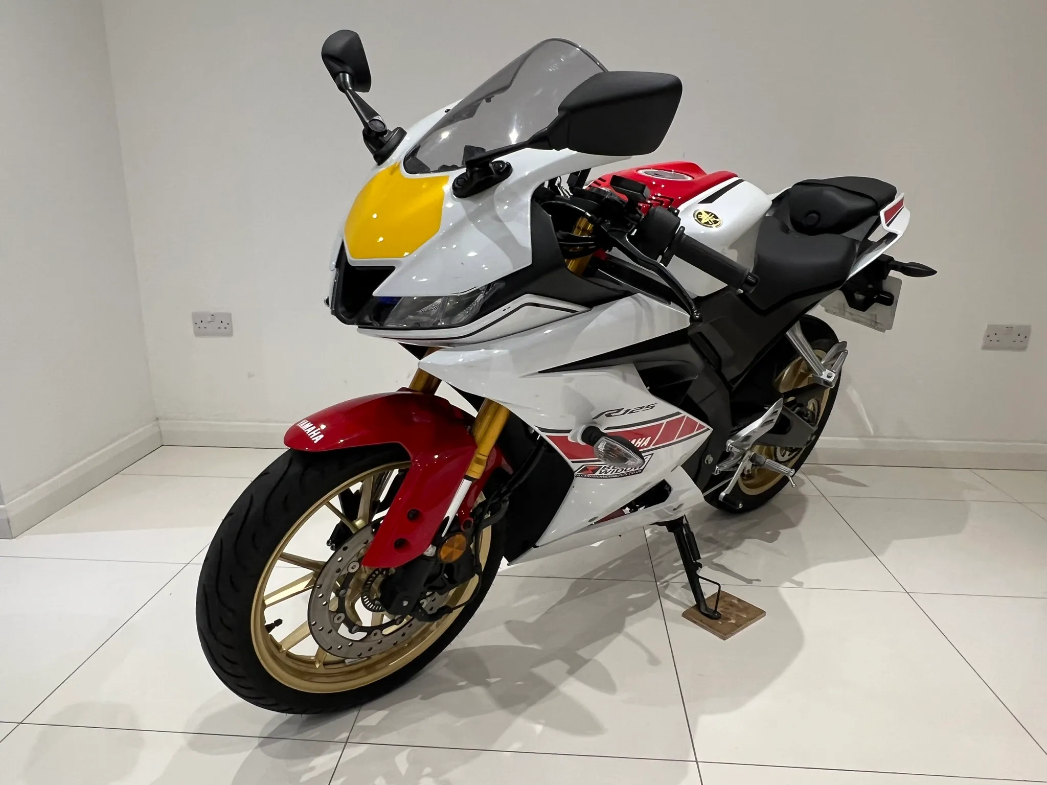 2022 Yamaha YZF-R125 ABS 60th Anniversary GP Edition — detail 3