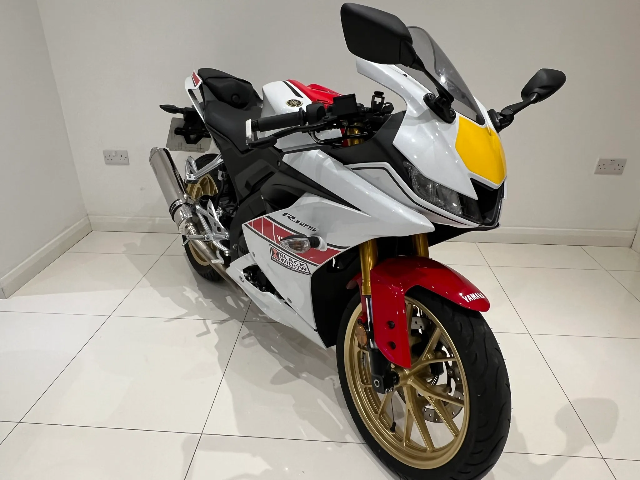 2022 Yamaha YZF-R125 ABS 60th Anniversary GP Edition — detail 5