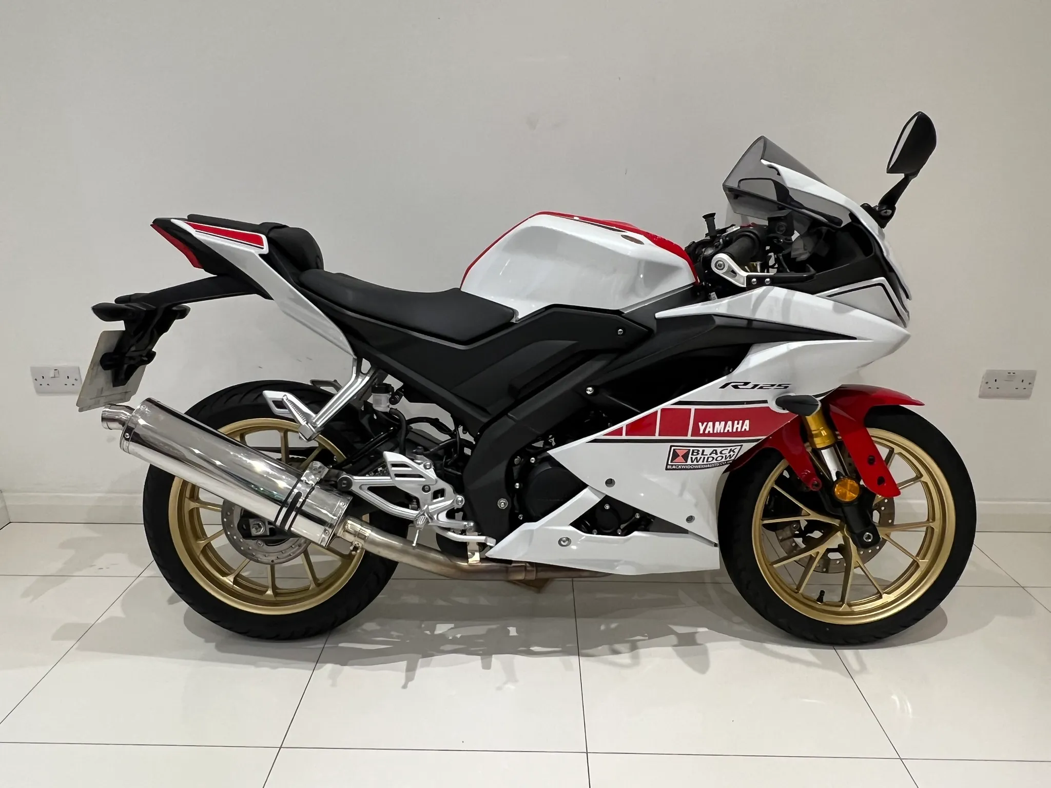 2022 Yamaha YZF-R125 ABS 60th Anniversary GP Edition — primary view