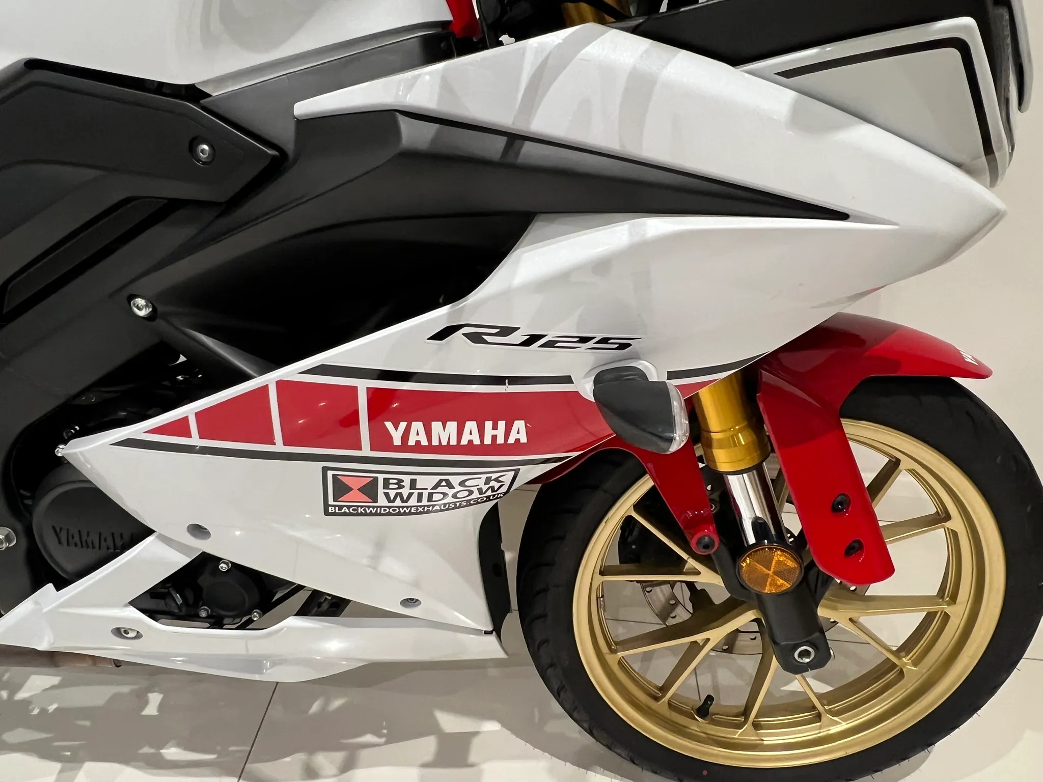 2022 Yamaha YZF-R125 ABS 60th Anniversary GP Edition — detail 10