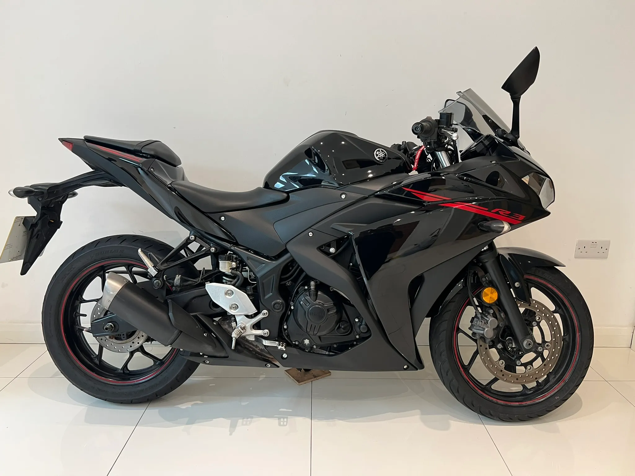 2017 Yamaha YZF R3 ABS — primary view