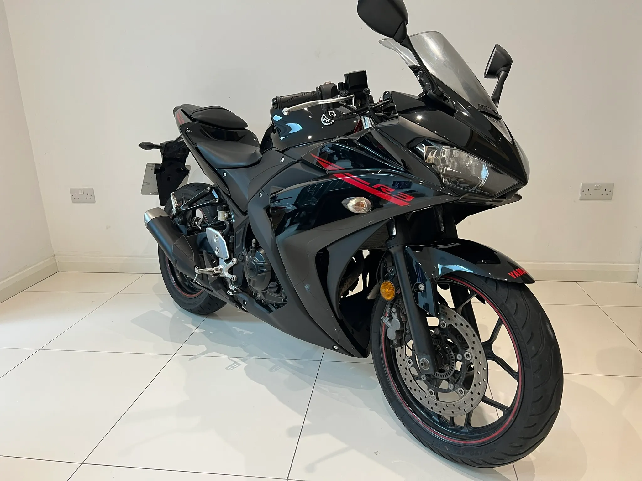2017 Yamaha YZF R3 ABS — detail 3