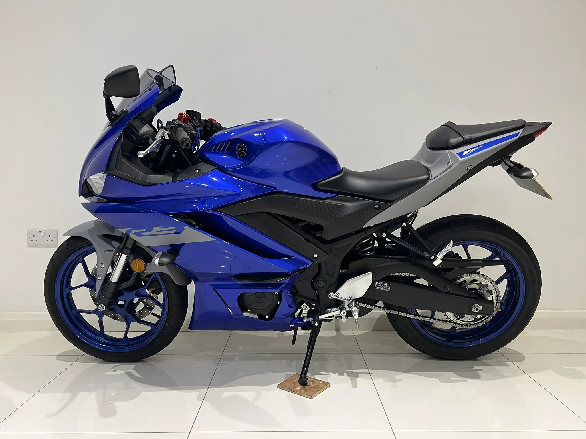2021 Yamaha YZF R3 ABS — detail 2