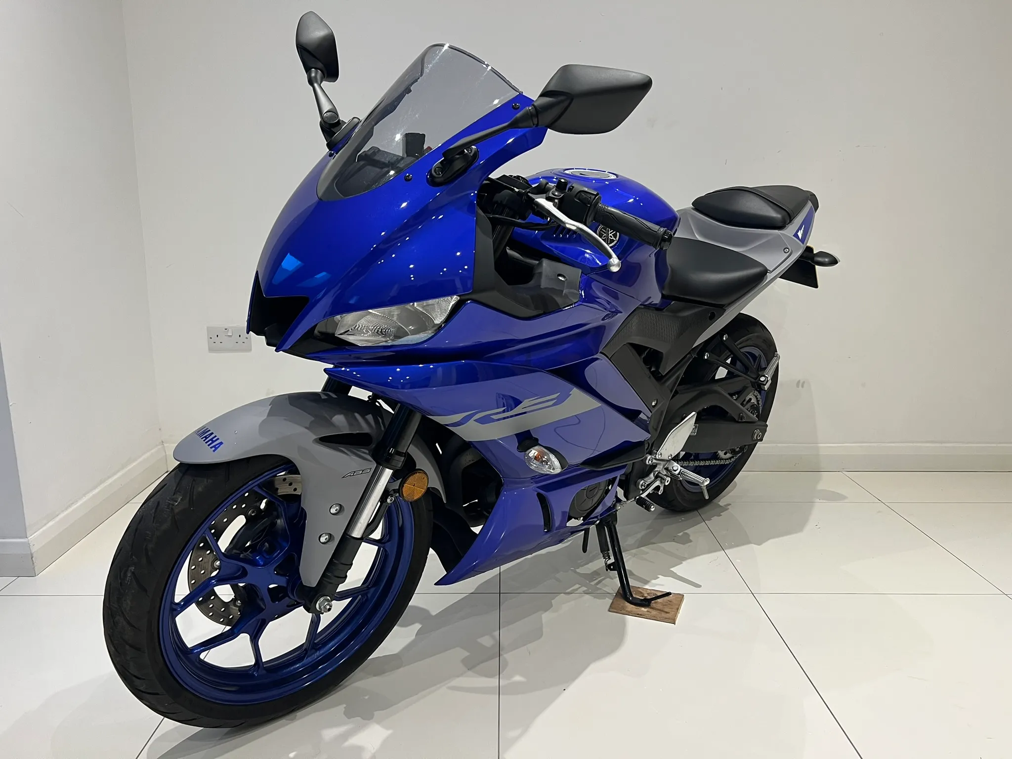 2021 Yamaha YZF R3 ABS — detail 3