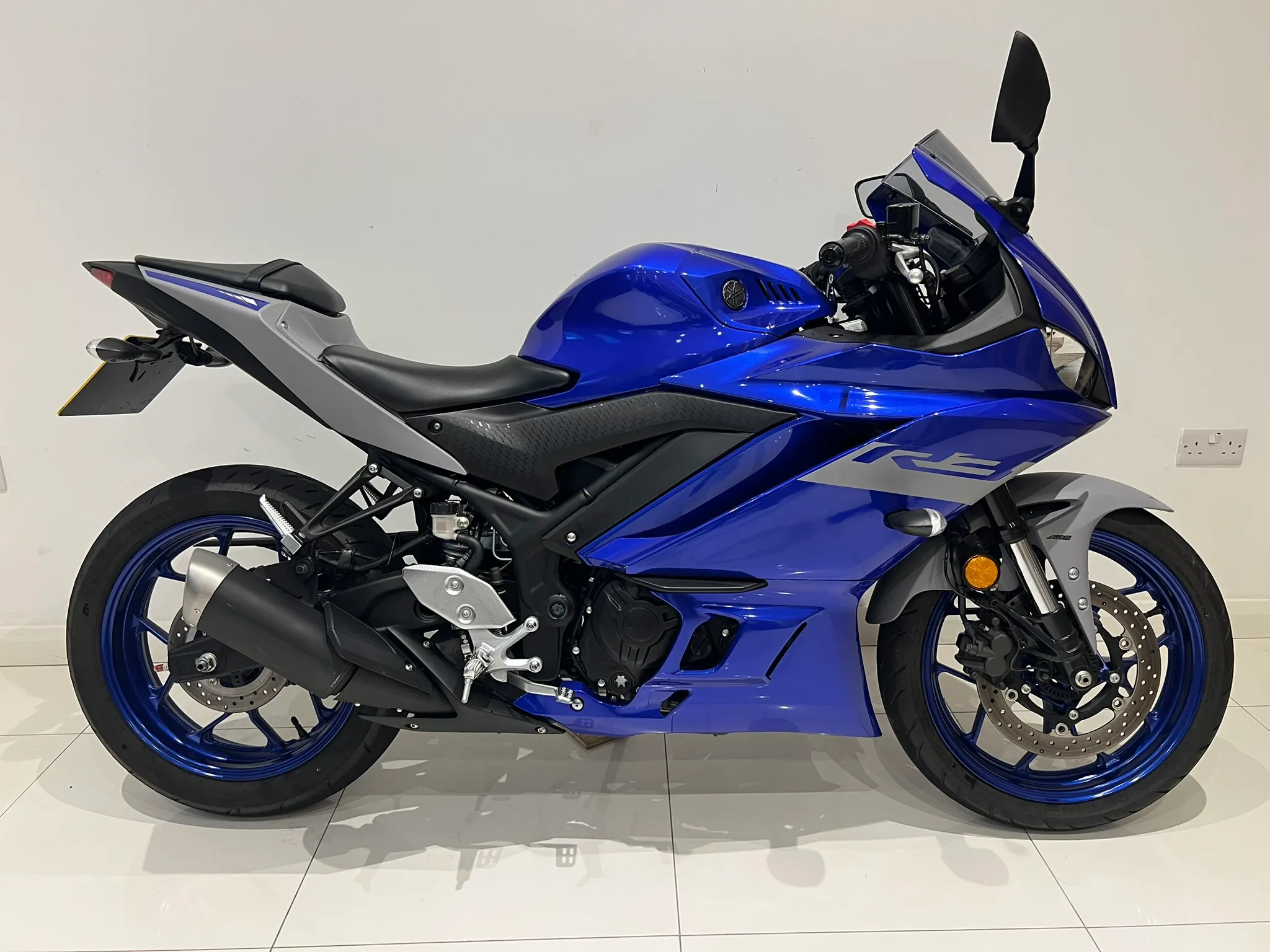 2021 Yamaha YZF R3 ABS — primary view