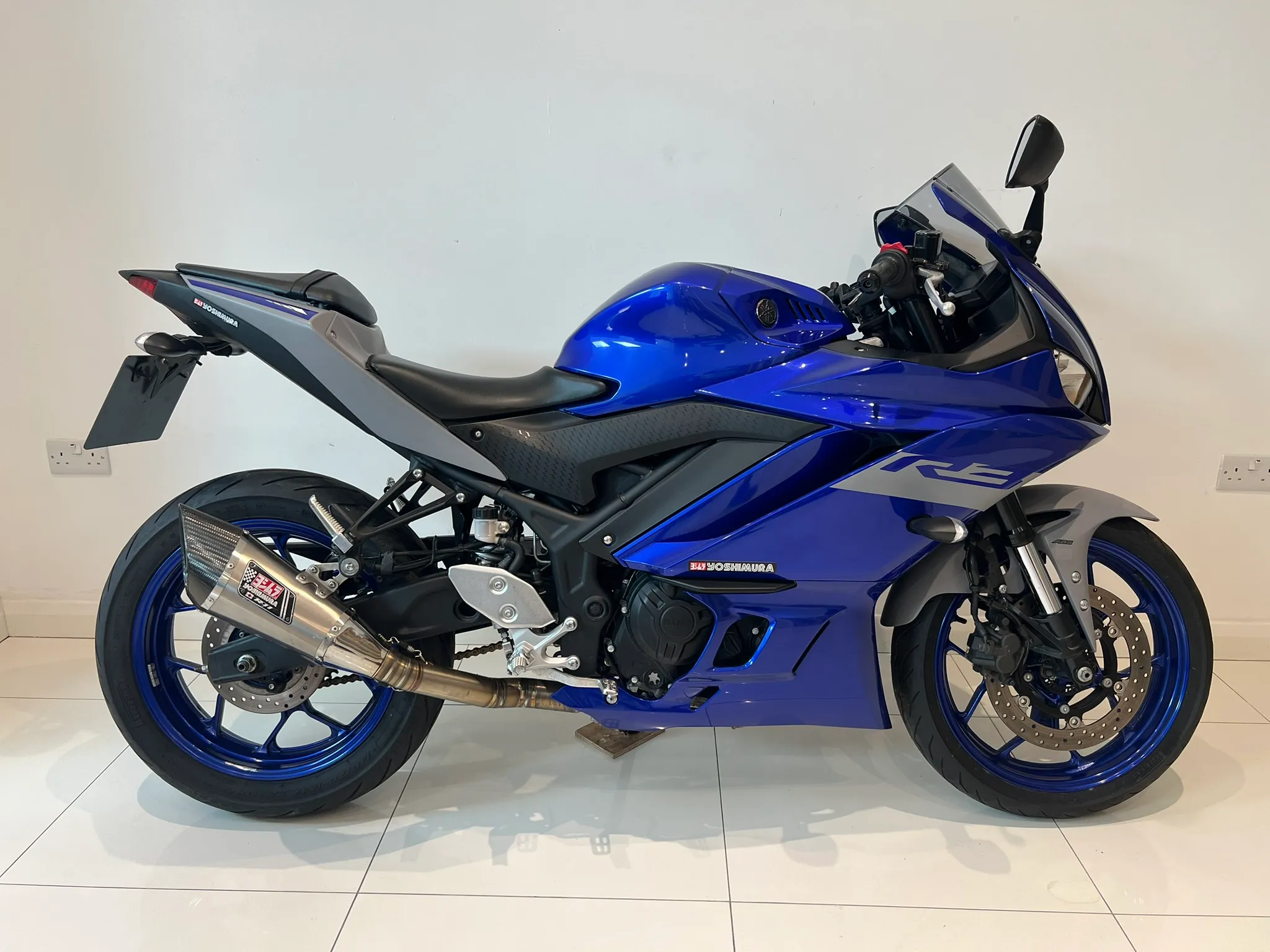 2021 Yamaha R3 ABS — primary view