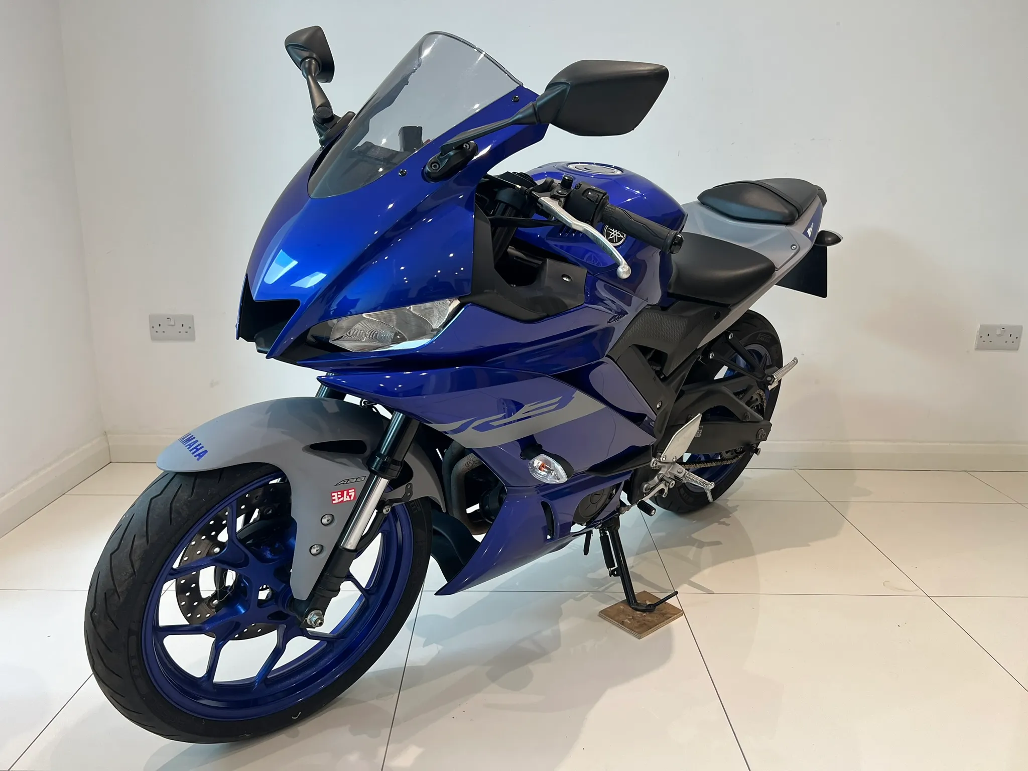 2021 Yamaha R3 ABS — detail 3