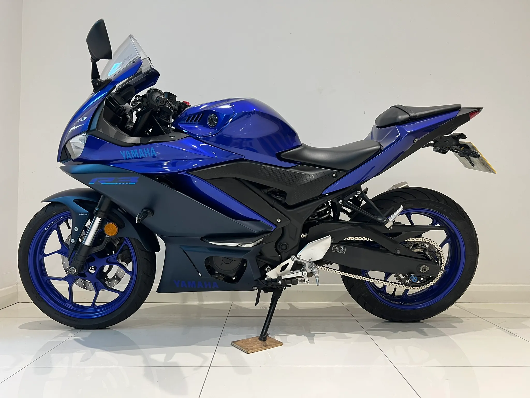 2023 Yamaha YZF-R3 ABS — detail 2