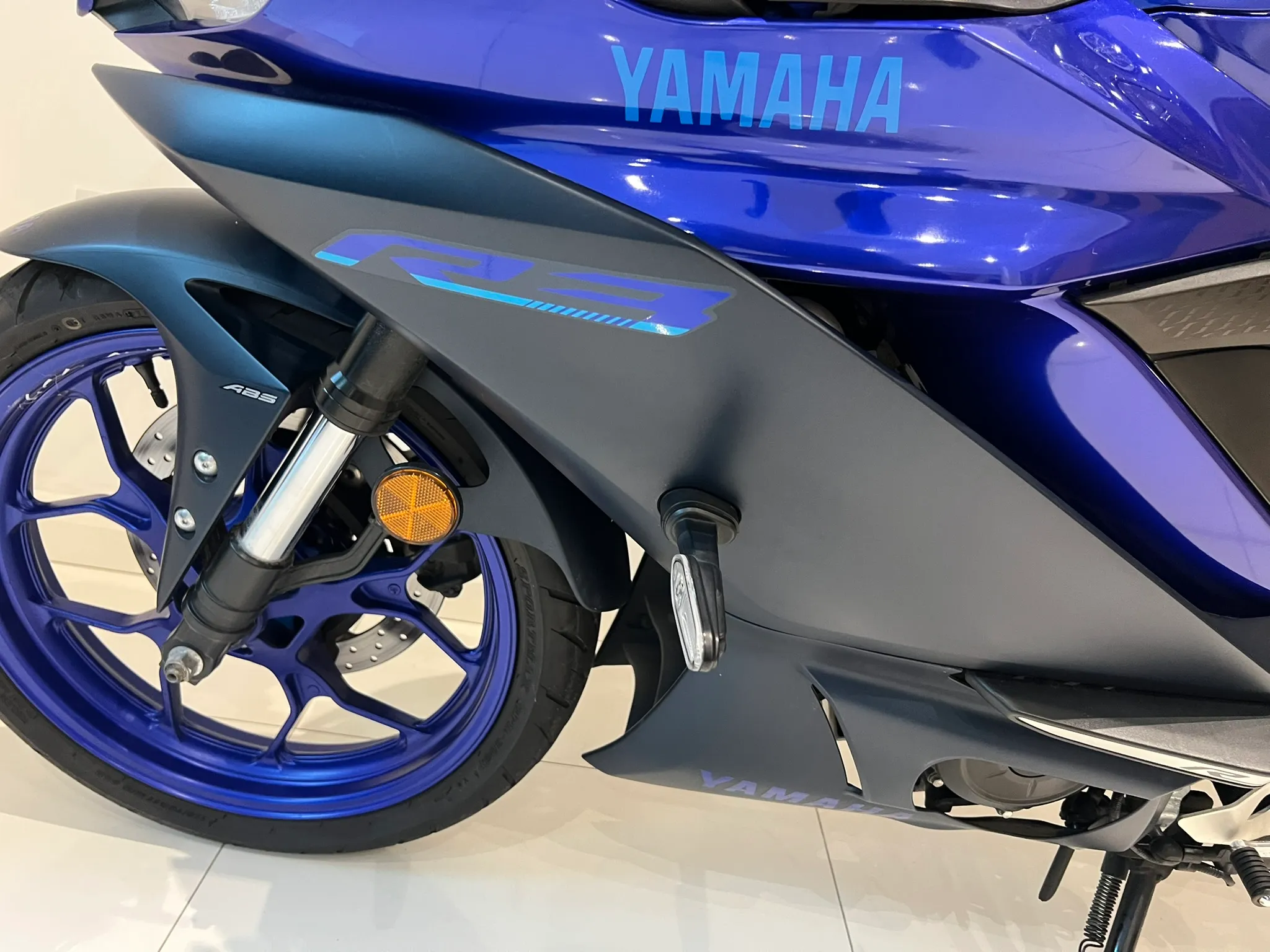 2023 Yamaha YZF-R3 ABS — detail 10