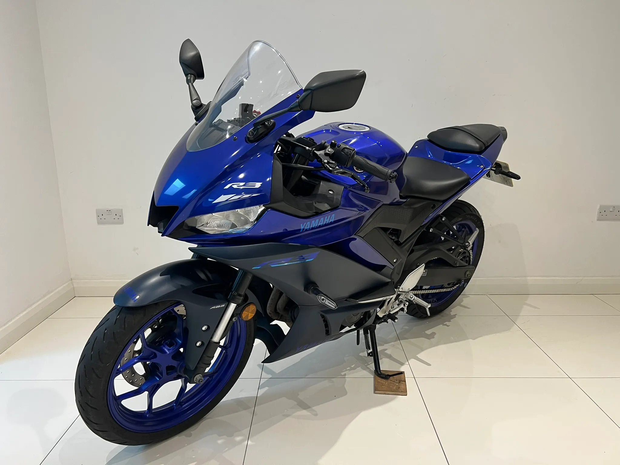 2023 Yamaha YZF-R3 ABS — detail 3