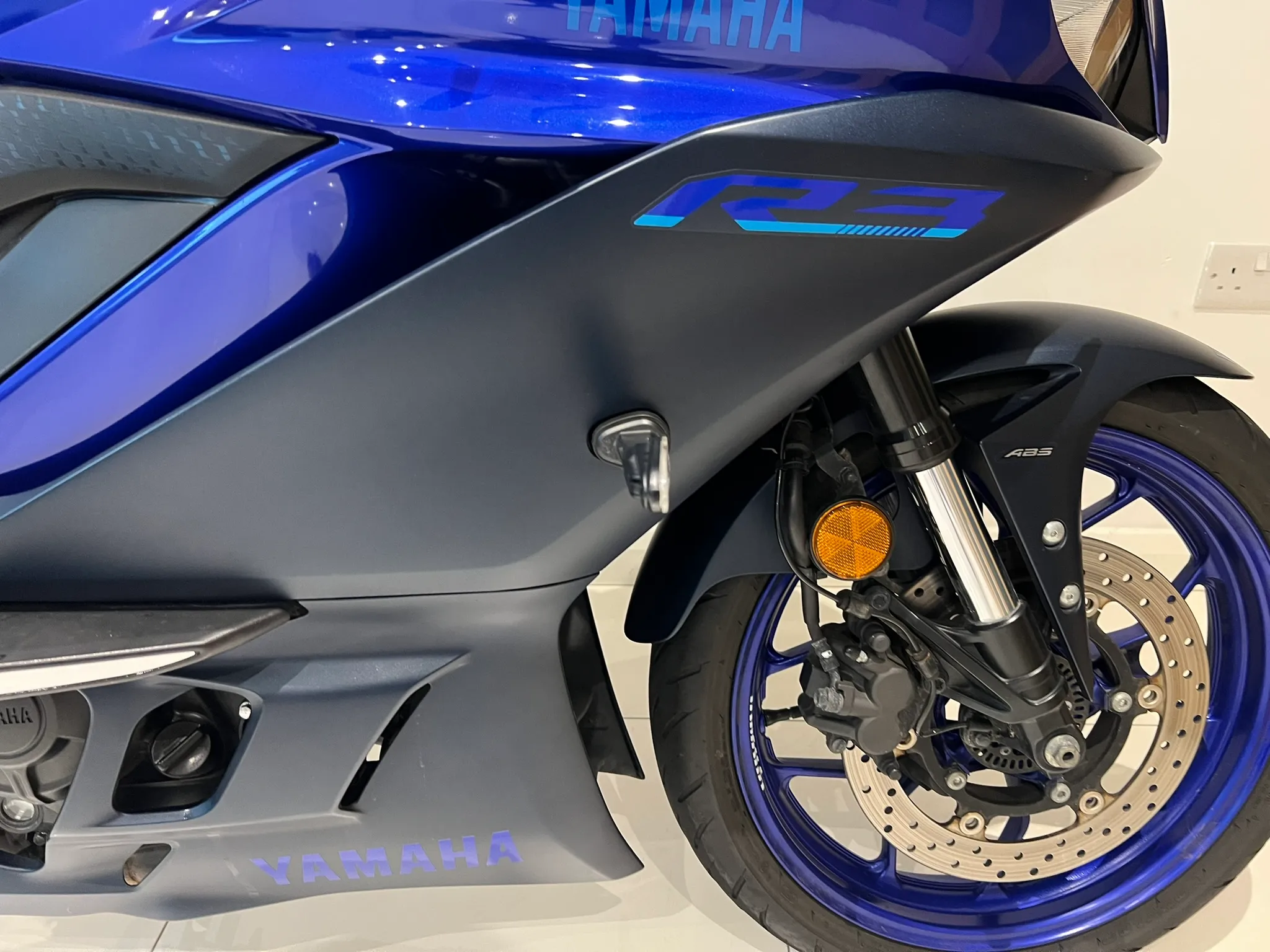 2023 Yamaha YZF-R3 ABS — detail 11