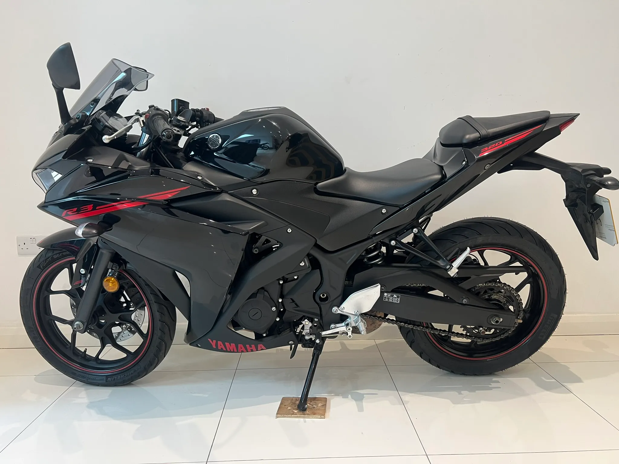 2015 Yamaha YZF-R3 ABS — detail 2