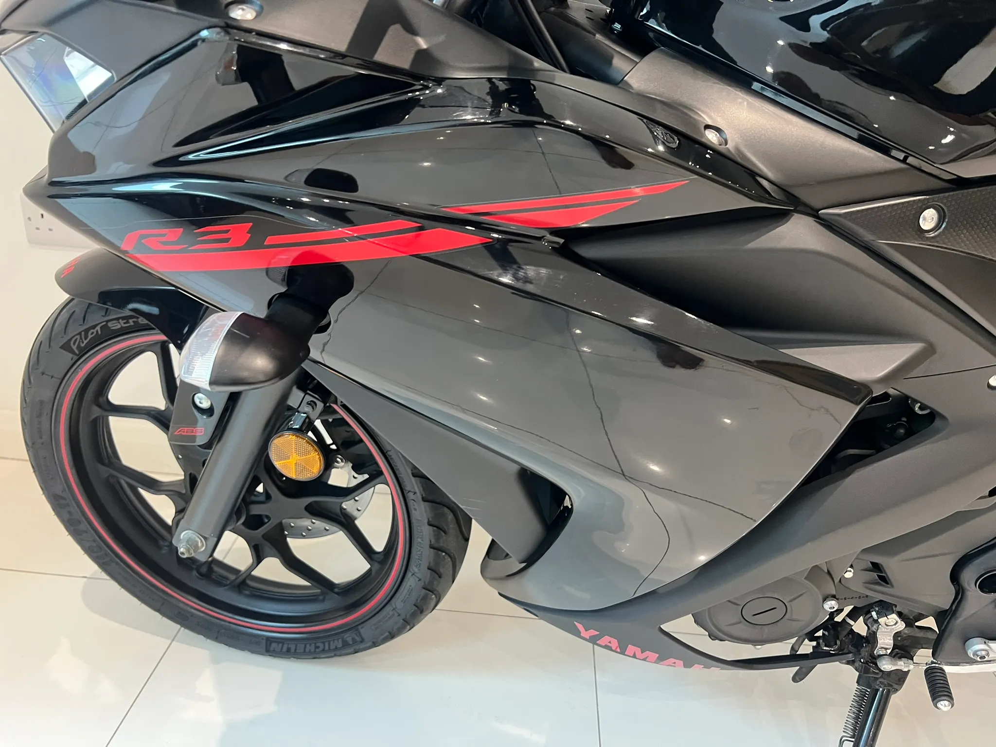 2015 Yamaha YZF-R3 ABS — detail 10
