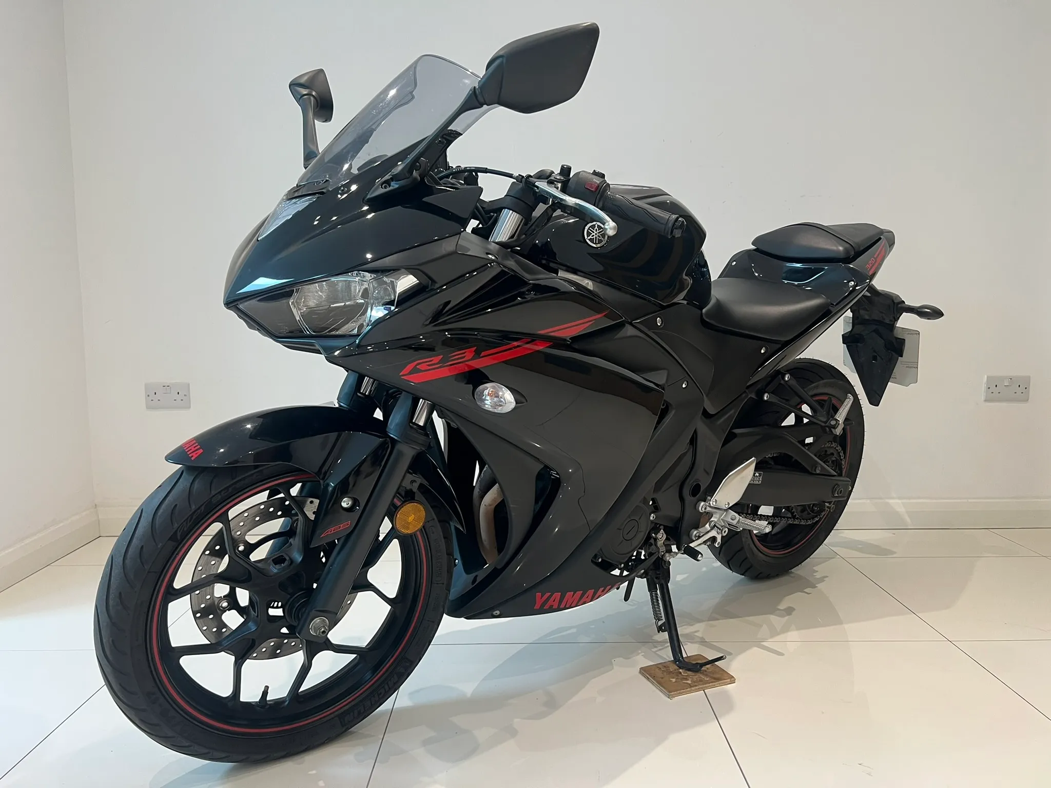 2015 Yamaha YZF-R3 ABS — detail 4