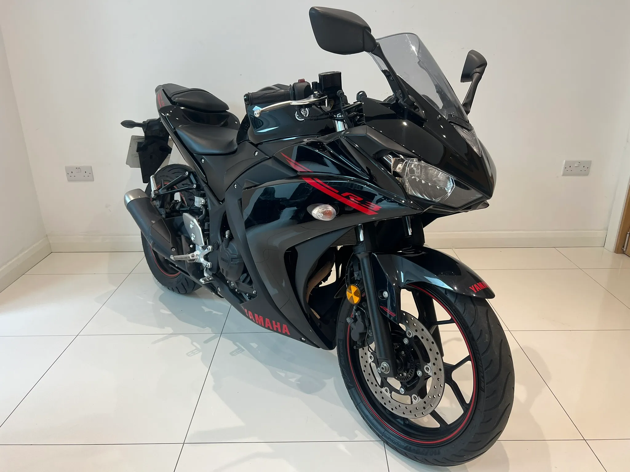 2015 Yamaha YZF-R3 ABS — detail 3