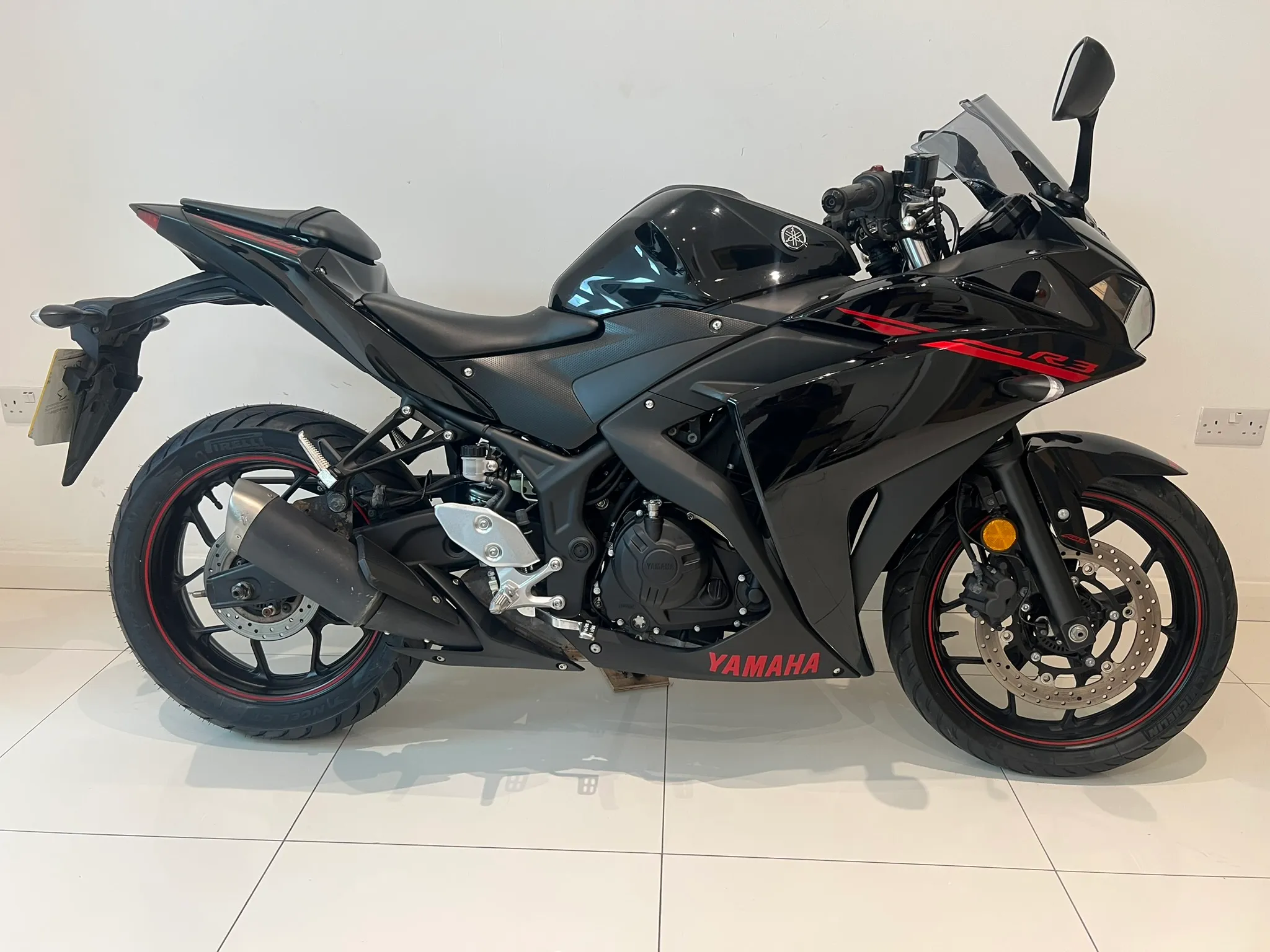 2015 Yamaha YZF-R3 ABS — primary view