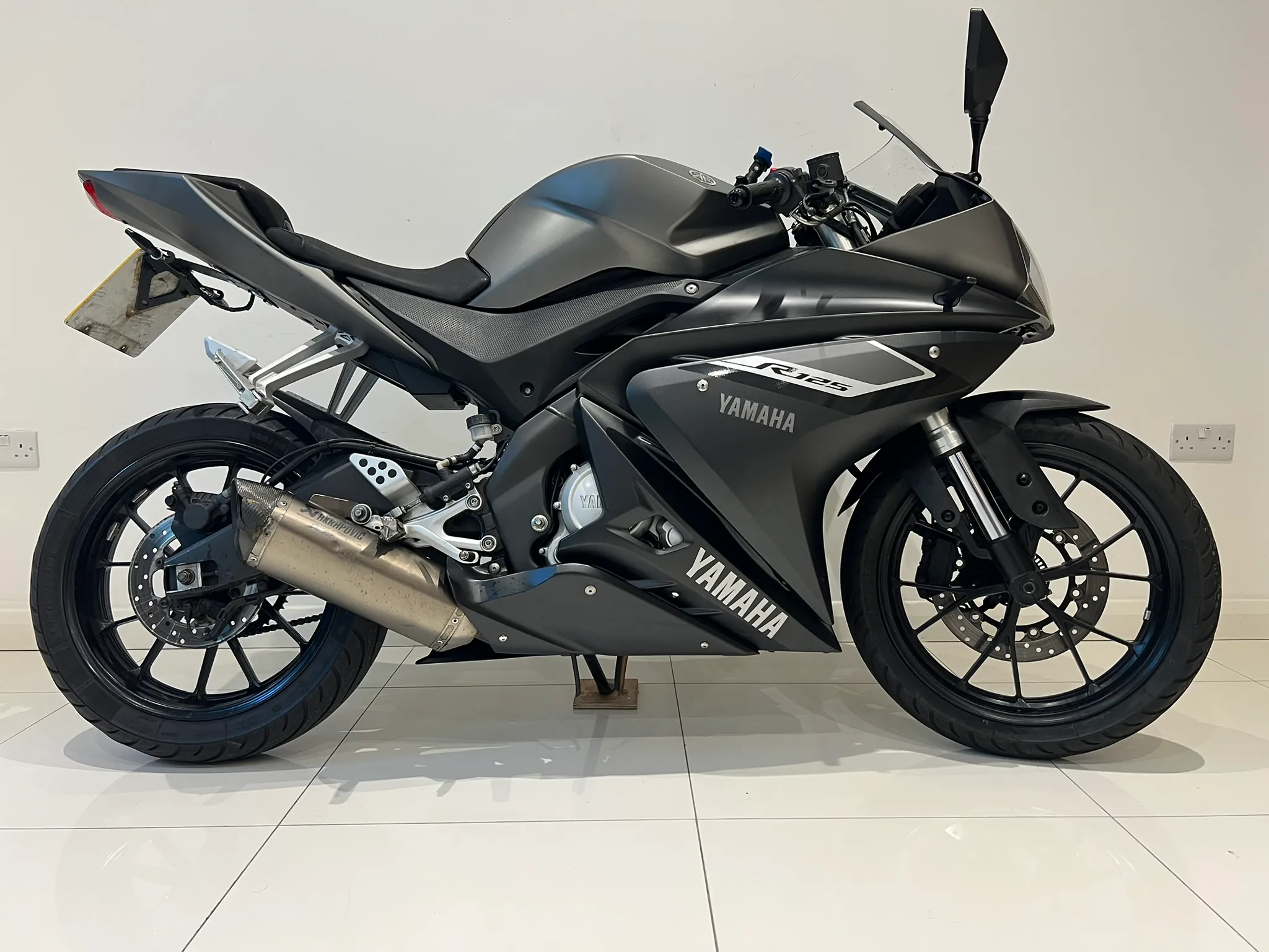 2016 Yamaha YZF-R125 ABS — primary view