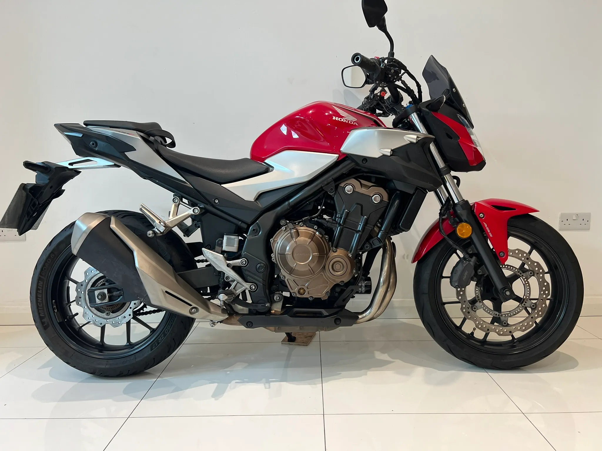 2019 Honda CB500F — primary view